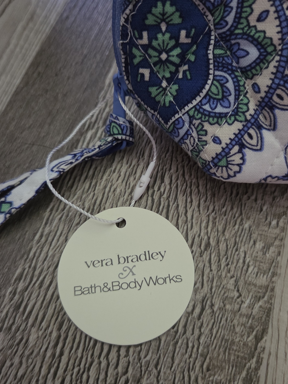 Bath & Body Works X Vera Bradley Blue Paisley Comestic Travel Bag 4PC Gift Set - Picture 3 of 16